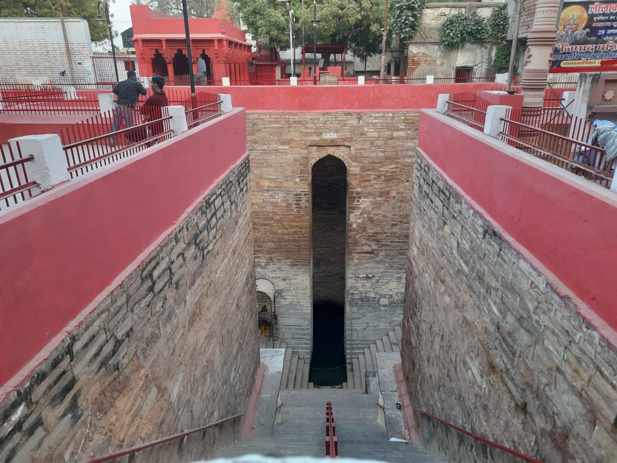 Hidden shrines & courtyards