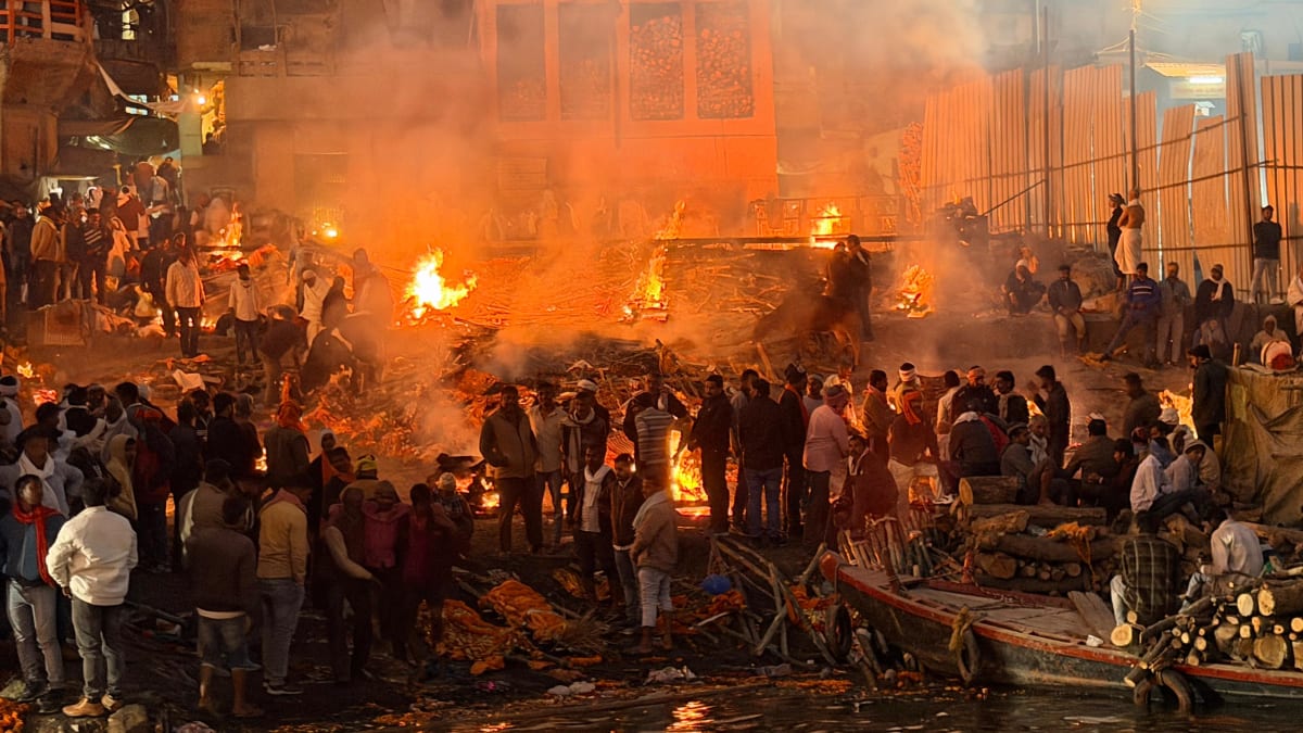 Visit Manikarnika Ghat